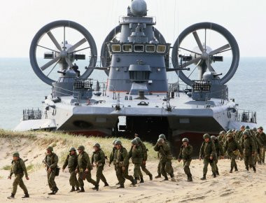 Ξεκινά εκ νέου η παραγωγή και η ένταξη στο ρωσικό Ναυτικό των Zubr: «Έχουν μοναδικά χαρακτηριστικά»! (βίντεο)